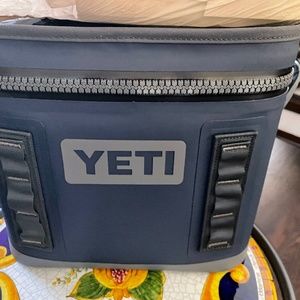 Yeti hopper 8 flip soft cooler